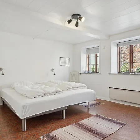 Holiday home Gorgeous In With Kitchen Hojer