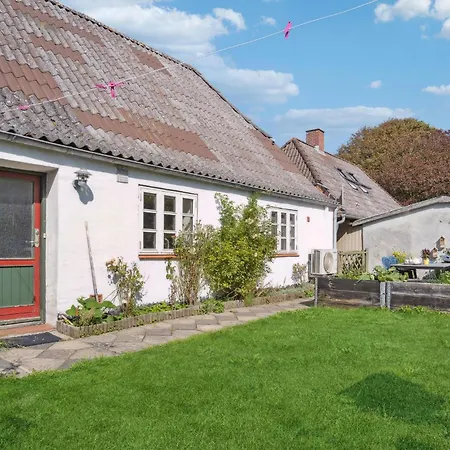 Gorgeous In With Kitchen Holiday home *