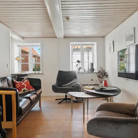 Gorgeous In With Kitchen Holiday home